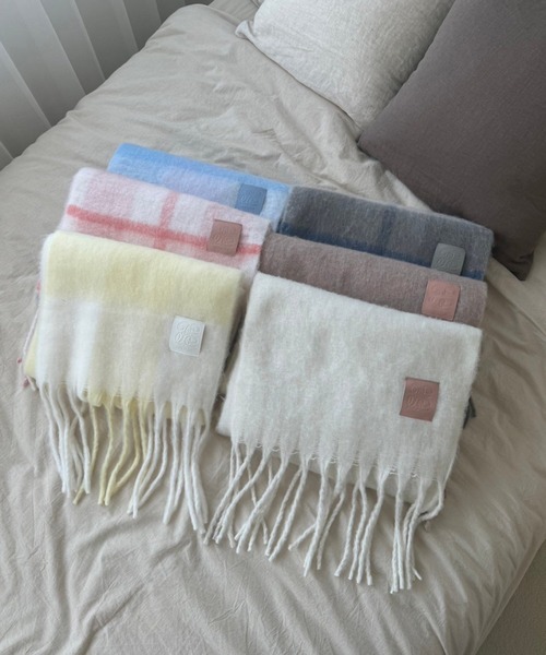 one after another NICE CLAUP(ワンアフターアナザーナイスクラップ)の「NCEロゴタグ付きマフラー(マフラー・レディース・アイボリー/グレー系その他/イエロー系その他/ピンク系その他/モカ/ブルー系その他・FREE)」の15枚目の写真