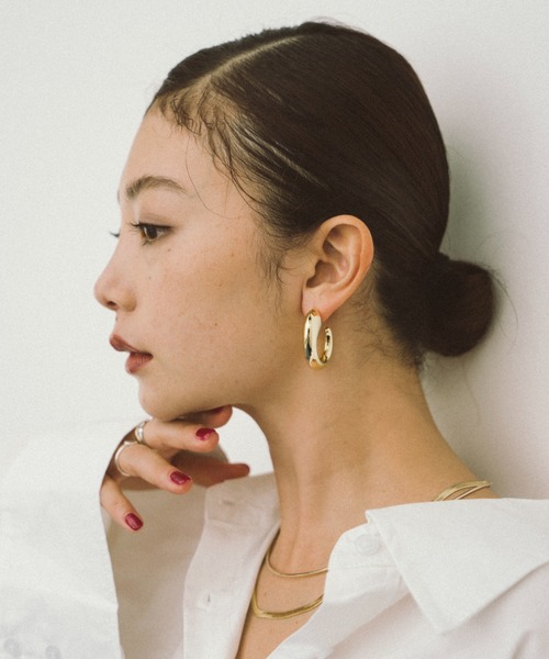 HANNE（アン）の「ボリュームループピアス（ピアス（両耳用）・レディース・シルバー/ゴールド・FREE）」の4枚目の写真