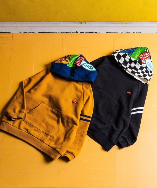 BREEZE（ブリーズ）の「【BREEZE NEW JACK】フードワッペンパーカー（パーカー・キッズ・マスタード/ブラック・160/150/140/130/120/110/100/90）」の5枚目の写真