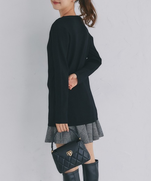 tocco closet(トッコ クローゼット)の「クリアビジュー釦ロングリブニットカーディガン(カーディガン/ボレロ・レディース・ピンク/アイボリー/ブラック・M)」の10枚目の写真