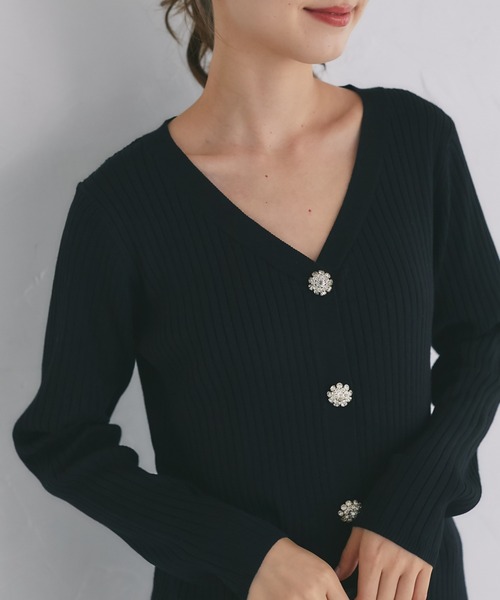 tocco closet(トッコ クローゼット)の「クリアビジュー釦ロングリブニットカーディガン(カーディガン/ボレロ・レディース・ピンク/アイボリー/ブラック・M)」の11枚目の写真