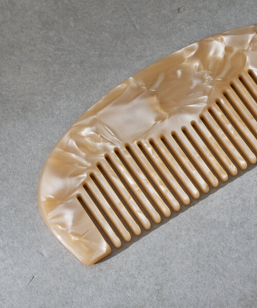 Actually（アクチュアリー）の「ウェイビーコーム（ヘアブラシ・レディース・グレー/ブルー系その他/ベージュ/イエロー/ブルー・0）」の8枚目の写真