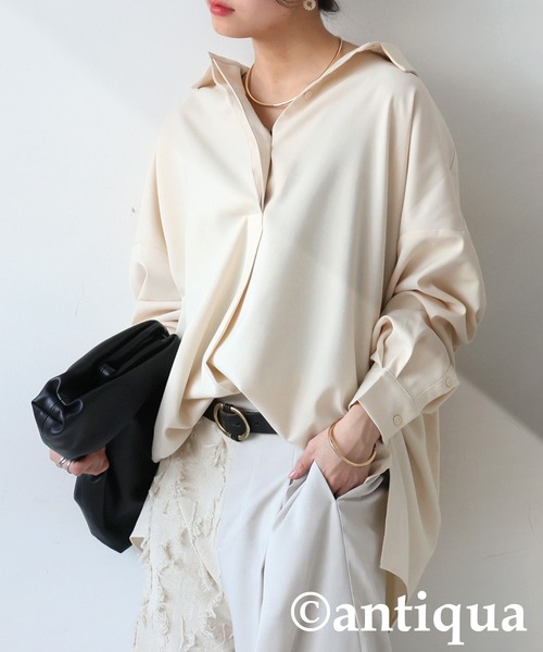 antiqua(アンティカ)の「シンプルプルオーバーシャツ(シャツ/ブラウス・レディース・ブラック/アイボリー/ブルー・ONESIZE)」の1枚目の写真