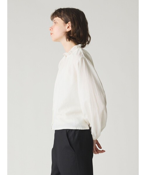MidiUmi(ミディウミ)の「MidiUmi フリルカラーギャザーネックシャツ(シャツ/ブラウス・レディース・ブラック/オフホワイト・FREE)」の6枚目の写真