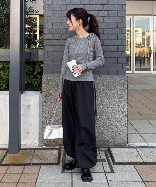 ISOOK(アイスー)の「【ISOOK / アイスー】2ピースレイヤードニットカットソー / アシンメトリー 長袖 クルーネック セットアイテム ZOZOTOWN限定(Tシャツ/カットソー・レディース・チャコール/アイボリー/ブラック・FREE)」の20枚目の写真
