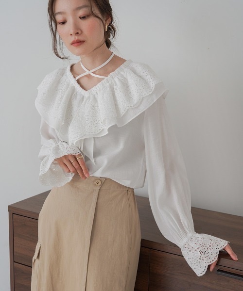 Bab（バブ）の「ビックカラーレースブラウス（シャツ/ブラウス・レディース・ベージュ/オフホワイト・MEDIUM）」の13枚目の写真