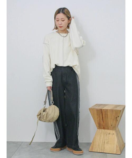 Samansa Mos2 blue（サマンサモスモスブルー）の「◎配色メロウ裏毛プルオーバー（Tシャツ/カットソー・レディース・ブラック/トップグレー/キナリ・F）」の12枚目の写真