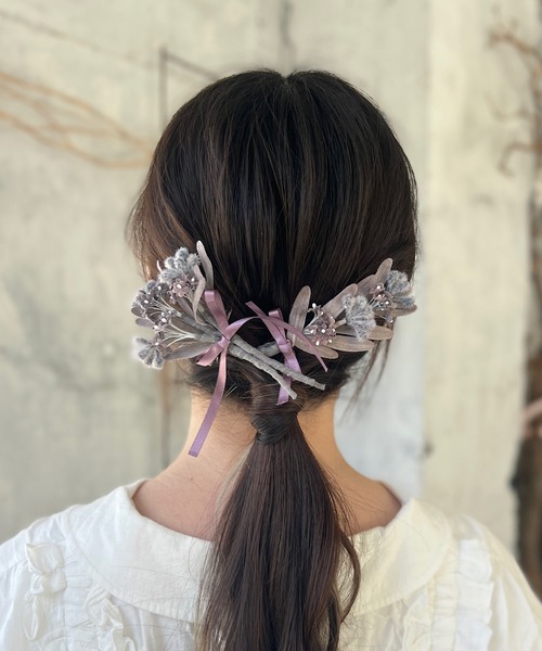 m.soeur(エムスール)の「ミモザの花束バレッタ(バレッタ/ヘアクリップ・レディース・グリーン/グレー/ブラック・FREE)」の5枚目の写真