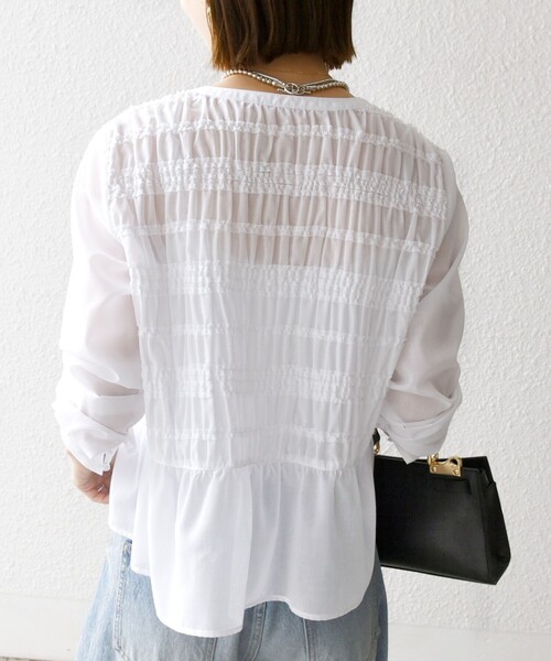 SHIPS any（シップス エニィ）の「【WEB限定】SHIPS any:〈洗濯機可能〉シアー シャーリング プチフリル ペプラム ブラウス（シャツ/ブラウス・レディース・ホワイト/イエロー/ライトブルー/ブラック・ONE SIZE）」の9枚目の写真