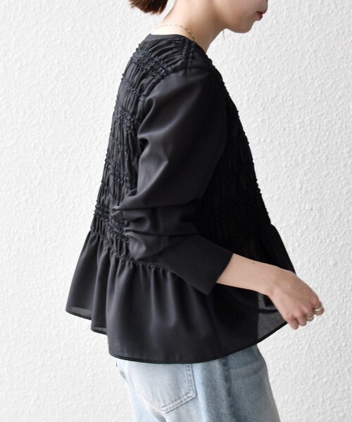 SHIPS any（シップス エニィ）の「【WEB限定】SHIPS any:〈洗濯機可能〉シアー シャーリング プチフリル ペプラム ブラウス（シャツ/ブラウス・レディース・ホワイト/イエロー/ライトブルー/ブラック・ONE SIZE）」の15枚目の写真