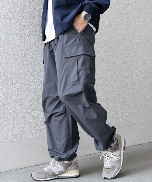 SHIPS any（シップス エニィ）の「SHIPS any:〈洗濯機可能〉スマート ワイド イージー カーゴ パンツ◇（カーゴパンツ・メンズ・ブラック/オリーブ/チャコールグレー・MEDIUM/SMALL/X-LARGE/LARGE）」の13枚目の写真