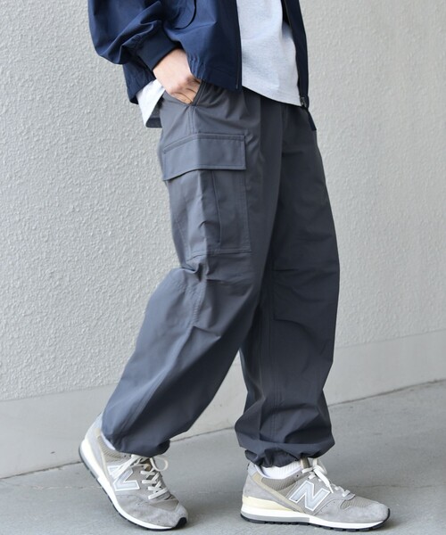 SHIPS any（シップス エニィ）の「SHIPS any:〈洗濯機可能〉スマート ワイド イージー カーゴ パンツ◇（カーゴパンツ・メンズ・ブラック/オリーブ/チャコールグレー・MEDIUM/SMALL/X-LARGE/LARGE）」の14枚目の写真