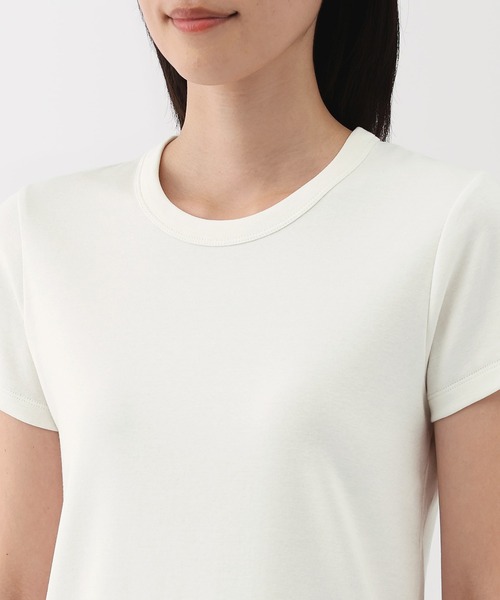 無印良品(ムジルシリョウヒン)の「婦人 涼感汗じみしにくいクルーネック半袖Tシャツ(Tシャツ/カットソー・レディース・ホワイト/ブルー系/ライトピンク/ブラック/ライトグレー/チャコールグレー・S/M/L/XL)」の13枚目の写真