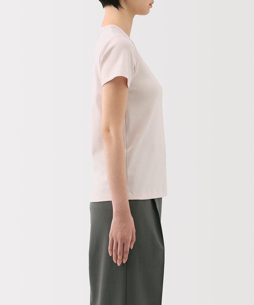 無印良品(ムジルシリョウヒン)の「婦人 涼感汗じみしにくいクルーネック半袖Tシャツ(Tシャツ/カットソー・レディース・ホワイト/ブルー系/ライトピンク/ブラック/ライトグレー/チャコールグレー・S/M/L/XL)」の21枚目の写真