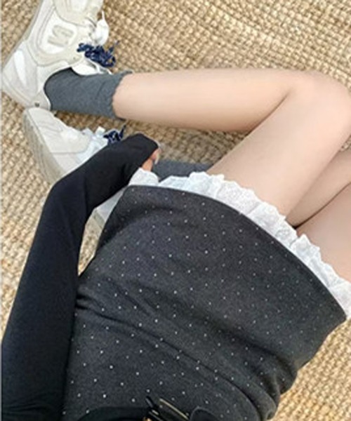 MEMECLE(メメクル)の「【 MEMECLE / メメクル 】フリル付き ドット柄ミニスカート(スカート・レディース・ブラック/アイボリー/グレー・S/M/L)」の3枚目の写真