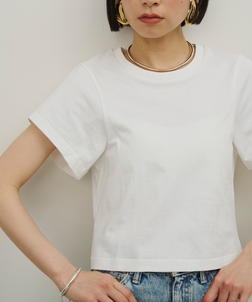 room153（ルームイチゴサン）の「カーブショートTシャツ【room153】（Tシャツ/カットソー・レディース・ホワイト/ブラック/モカ・1/0）」の2枚目の写真