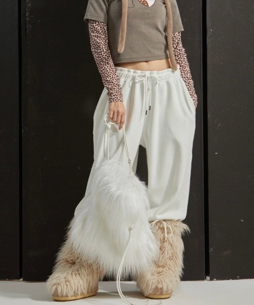 GATELESS(ゲートレス)の「【GATELESS】LONG FUR SHOULDER BAG / 【ゲートレス】ロングファーショルダーバッグ(ショルダーバッグ・レディース・グレー/ホワイト・ONE SIZE)」の3枚目の写真