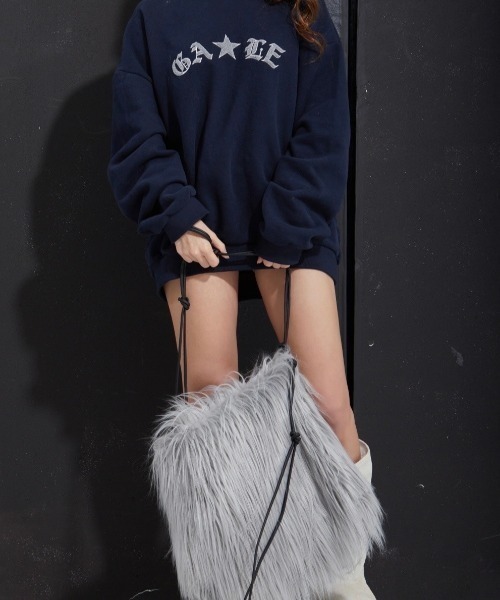 GATELESS(ゲートレス)の「【GATELESS】LONG FUR SHOULDER BAG / 【ゲートレス】ロングファーショルダーバッグ(ショルダーバッグ・レディース・グレー/ホワイト・ONE SIZE)」の8枚目の写真
