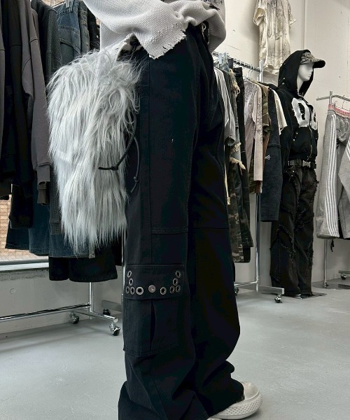 GATELESS(ゲートレス)の「【GATELESS】LONG FUR SHOULDER BAG / 【ゲートレス】ロングファーショルダーバッグ(ショルダーバッグ・レディース・グレー/ホワイト・ONE SIZE)」の14枚目の写真