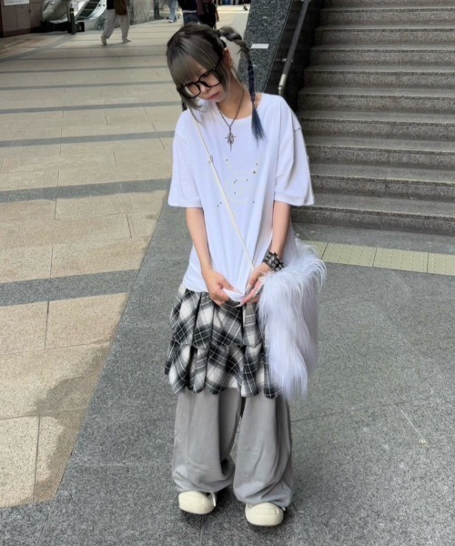 GATELESS(ゲートレス)の「【GATELESS】LONG FUR SHOULDER BAG / 【ゲートレス】ロングファーショルダーバッグ(ショルダーバッグ・レディース・グレー/ホワイト・ONE SIZE)」の11枚目の写真