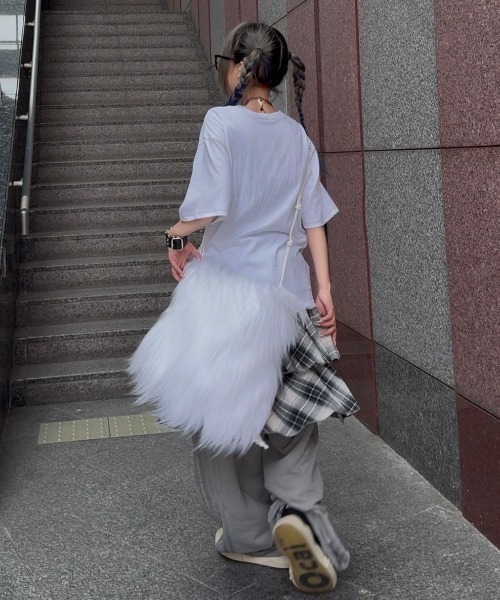 GATELESS(ゲートレス)の「【GATELESS】LONG FUR SHOULDER BAG / 【ゲートレス】ロングファーショルダーバッグ(ショルダーバッグ・レディース・グレー/ホワイト・ONE SIZE)」の10枚目の写真