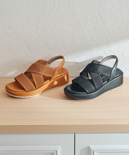 WA ORiental TRaffic(ダブルエーオリエンタルトラフィック)の「厚底ニット編みサンダル/52202(サンダル・レディース・ブラック/キャメル・LL/L/M/S)」の2枚目の写真