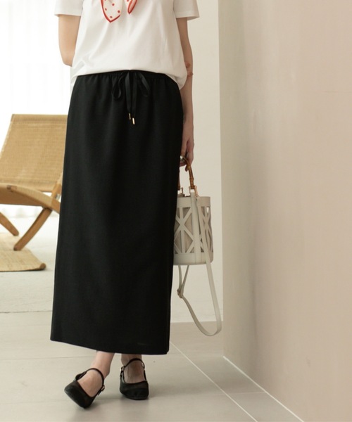 OPAQUE.CLIP（オペークドットクリップ）の「リネンライクイージースカート【洗濯機洗い可／吸水速乾／接触冷感】（スカート・レディース・ブルー系その他/ブラック/ブラウン系その他・38/40）」の2枚目の写真