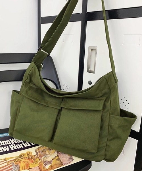 shopnikoniko(ショップニコニコ)の「マルチポケット キャンバス ワンハンドルショルダーバッグ(ショルダーバッグ・レディース・ホワイト/ブラック/グリーン・フリー)」の14枚目の写真