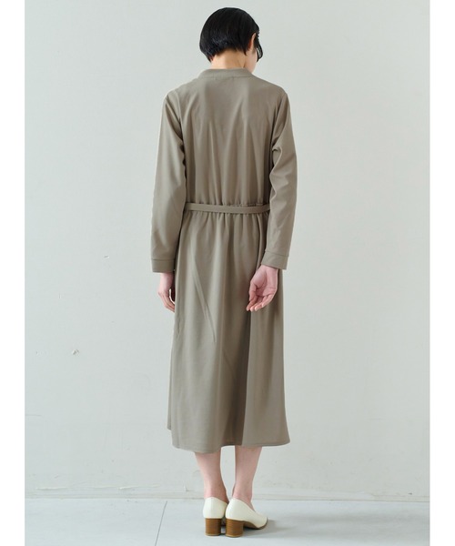 IEDIT（イディット）の「ＩＥＤＩＴ　抗菌防臭＆ＵＶカットがうれしい　一枚で上品に着映える　伸びやかなスタイルアップワンピース（ワンピース・レディース・ネイビー/グレイッシュベージュ・LL/3L/M/L/S/MP/4L）」の4枚目の写真