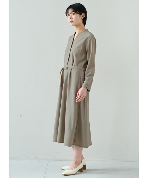 IEDIT（イディット）の「ＩＥＤＩＴ　抗菌防臭＆ＵＶカットがうれしい　一枚で上品に着映える　伸びやかなスタイルアップワンピース（ワンピース・レディース・ネイビー/グレイッシュベージュ・LL/3L/M/L/S/MP/4L）」の3枚目の写真