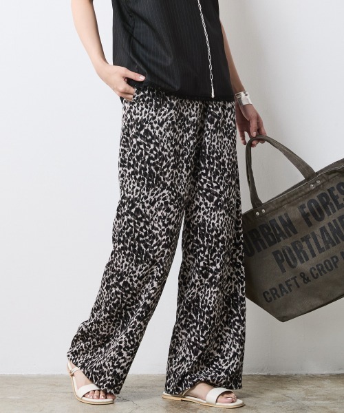 CHIC STYLE(シックスタイル)の「プリントトートバッグ シックスタイル(トートバッグ・レディース・チャコール/ブラウン/カーキ/グレー系/レオパード・FREE)」の12枚目の写真