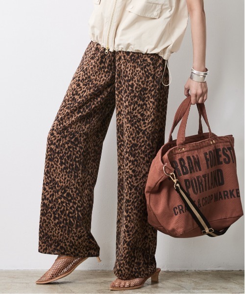 CHIC STYLE(シックスタイル)の「プリントトートバッグ シックスタイル(トートバッグ・レディース・チャコール/ブラウン/カーキ/グレー系/レオパード・FREE)」の13枚目の写真