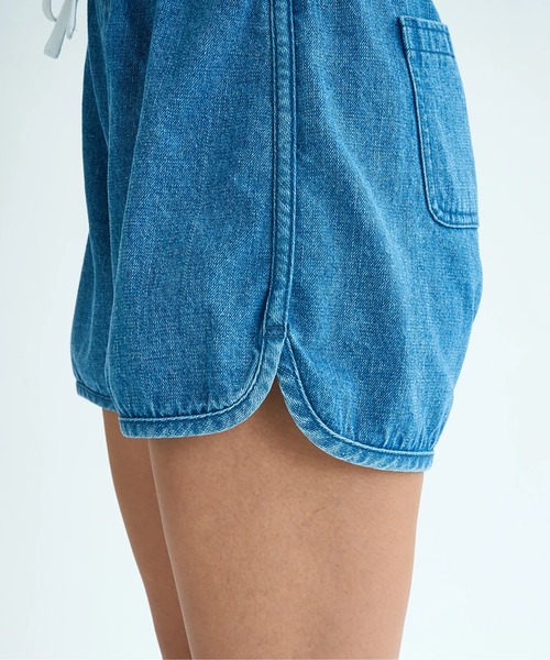 ROXY（ロキシー）の「BRING /ロキシードローコード付きウエストゴムデニムショートパンツ（その他パンツ・レディース・インディゴブルー/ブルー・SMALL/MEDIUM/LARGE）」の18枚目の写真