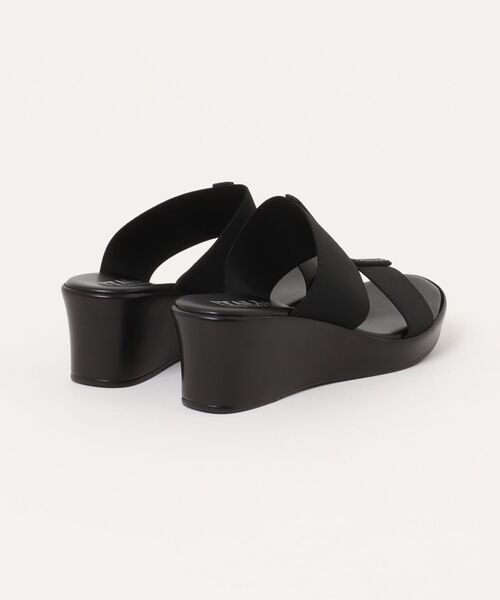 ITALIAN SHOEMAKERS(イタリアンシューメーカー)の「【ITALIAN SHOEMAKERS】厚底ラインストーンエラスティックサンダル(952322)(サンダル・レディース・ブラック/ダークグレー・37/36/38/35)」の3枚目の写真