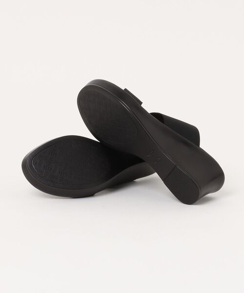 ITALIAN SHOEMAKERS(イタリアンシューメーカー)の「【ITALIAN SHOEMAKERS】厚底ラインストーンエラスティックサンダル(952322)(サンダル・レディース・ブラック/ダークグレー・37/36/38/35)」の4枚目の写真