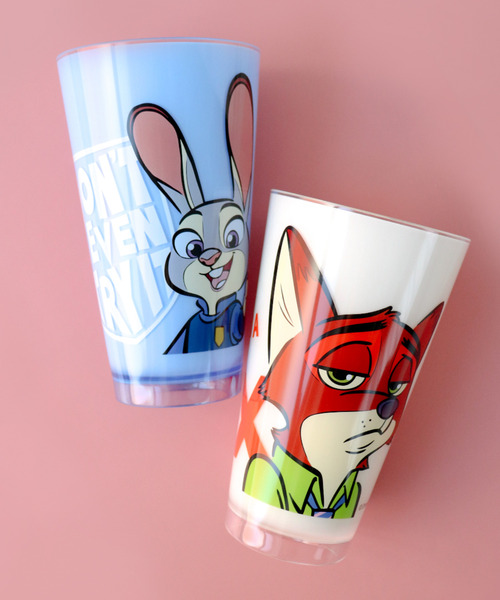 Disney（ディズニー）の「〈DISNEY/ディズニー〉ZOOTOPIA/ズートピア ACRYLIC TUMBLER アクリルタンブラー L（グラス/マグカップ/タンブラー・レディース・ブルー/アイボリー・ONE SIZE）」の2枚目の写真