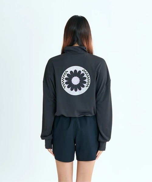 ROXY(ロキシー)の「WILD FLOWER ZIP /ロキシー水陸両用ドローコード付きショート丈(短丈)ジップアップラッシュガード(水着)(ラッシュガード・レディース・ホワイト/ブラック/パープル・SMALL/MEDIUM/LARGE)」の22枚目の写真