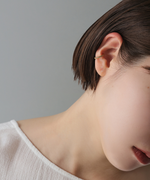 Lilas(リラ)の「《WEB限定》【SAMH by LILAS】イヤーカフホワイトトパーズSV(片耳)(イヤーカフ・レディース・ゴールド・FREE)」の3枚目の写真