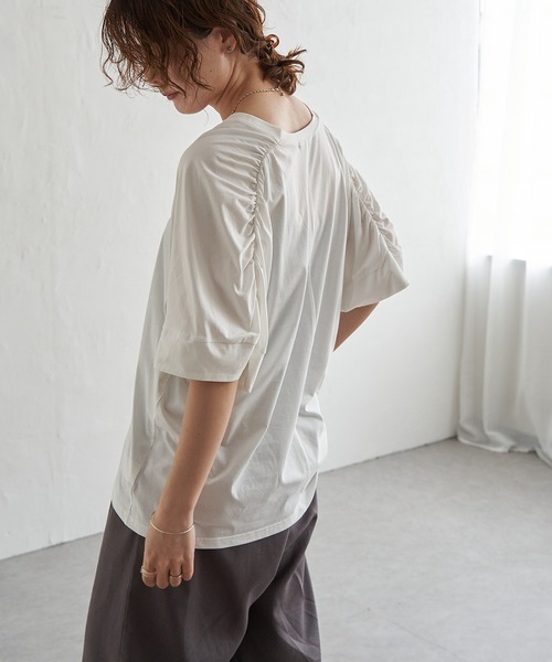 LBC(エルビーシー)の「シルケットバックギャザープルオーバー(Tシャツ/カットソー・レディース・テラコッタ/ホワイト/チャコール/カーキ・M)」の2枚目の写真