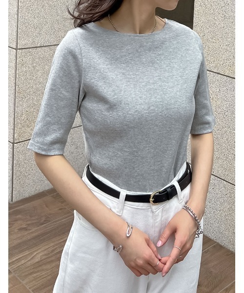 Re:EDIT（リエディ）の「[選べるネックデザイン][全骨格きれい見え]テレコリブ5分袖トップス（Tシャツ/カットソー・レディース・グレー系その他3/グレー系その他2/ホワイト/ブラウン/ホワイト系その他3/ブラウン系その他3/ブラック/ブラック系その他2/グレー/ブラック系その他3/ホワイト系その他2/ブラウン系その他2・MEDIUM/LARGE）」の7枚目の写真