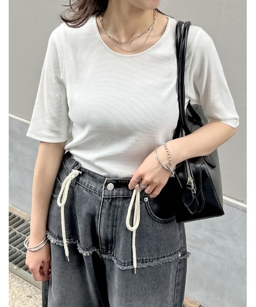 Re:EDIT（リエディ）の「[選べるネックデザイン][全骨格きれい見え]テレコリブ5分袖トップス（Tシャツ/カットソー・レディース・グレー系その他3/グレー系その他2/ホワイト/ブラウン/ホワイト系その他3/ブラウン系その他3/ブラック/ブラック系その他2/グレー/ブラック系その他3/ホワイト系その他2/ブラウン系その他2・MEDIUM/LARGE）」の3枚目の写真