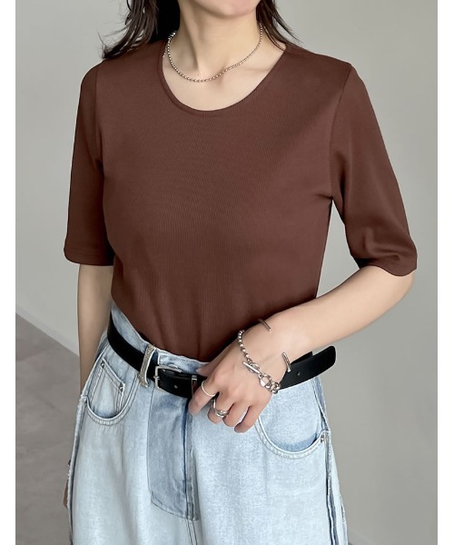 Re:EDIT（リエディ）の「[選べるネックデザイン][全骨格きれい見え]テレコリブ5分袖トップス（Tシャツ/カットソー・レディース・グレー系その他3/グレー系その他2/ホワイト/ブラウン/ホワイト系その他3/ブラウン系その他3/ブラック/ブラック系その他2/グレー/ブラック系その他3/ホワイト系その他2/ブラウン系その他2・MEDIUM/LARGE）」の11枚目の写真