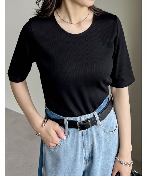 Re:EDIT（リエディ）の「[選べるネックデザイン][全骨格きれい見え]テレコリブ5分袖トップス（Tシャツ/カットソー・レディース・グレー系その他3/グレー系その他2/ホワイト/ブラウン/ホワイト系その他3/ブラウン系その他3/ブラック/ブラック系その他2/グレー/ブラック系その他3/ホワイト系その他2/ブラウン系その他2・MEDIUM/LARGE）」の18枚目の写真