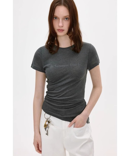Fano Studios(ファノ ストゥディオズ)の「レタリング アシンメトリーヘム 半袖Tシャツ FX25S230【Fano Studios】(Tシャツ/カットソー・レディース・チャコール・L/M/S)」の3枚目の写真