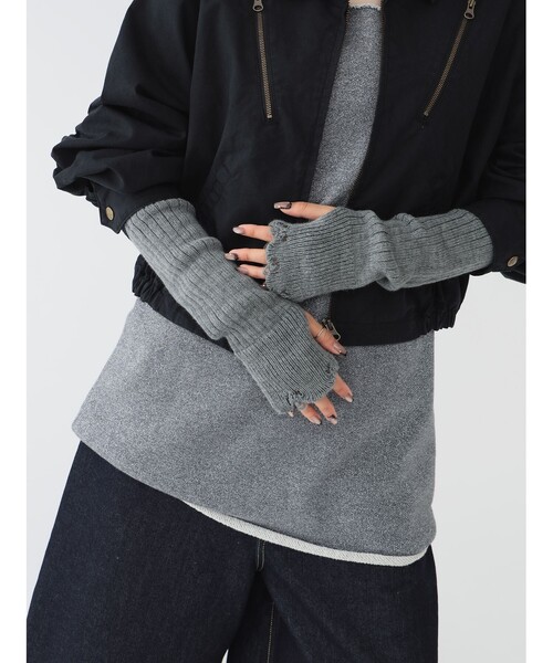 maturely（マチュアリー）の「【2/5再値下げ】maturely / ダメージ アームウォーマー（アームカバー・レディース・ベージュ/ブラウン/グレー・ONE SIZE）」の2枚目の写真