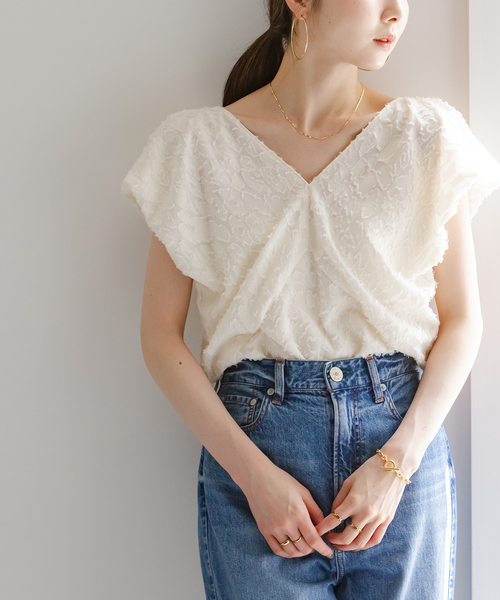 Noble（ノーブル）の「【洗える】レオパードジャガードデコルテVブラウス（シャツ/ブラウス・レディース・ホワイト系その他/キャメル・FREE）」の4枚目の写真