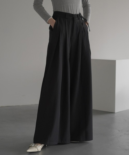 Clum（クルム）の「2-pleat wide slacks pants skirsla pants / 2タックワイドスラックスパンツ スカスラパンツ（スラックス・レディース・ブラック/グレー/ブラウン・SMALL/MEDIUM/LARGE）」の4枚目の写真