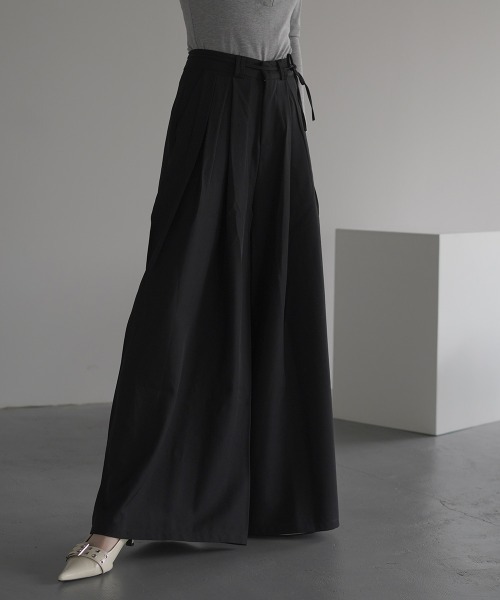 Clum（クルム）の「2-pleat wide slacks pants skirsla pants / 2タックワイドスラックスパンツ スカスラパンツ（スラックス・レディース・ブラック/グレー/ブラウン・SMALL/MEDIUM/LARGE）」の6枚目の写真