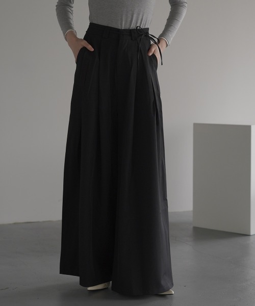 Clum（クルム）の「2-pleat wide slacks pants skirsla pants / 2タックワイドスラックスパンツ スカスラパンツ（スラックス・レディース・ブラック/グレー/ブラウン・SMALL/MEDIUM/LARGE）」の7枚目の写真