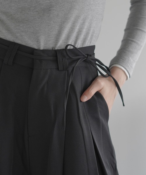 Clum（クルム）の「2-pleat wide slacks pants skirsla pants / 2タックワイドスラックスパンツ スカスラパンツ（スラックス・レディース・ブラック/グレー/ブラウン・SMALL/MEDIUM/LARGE）」の12枚目の写真